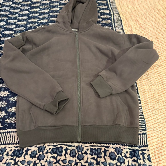 NWT COMFRT Travel Essentials Hoodie in Steel Gray - Picture 2 of 9